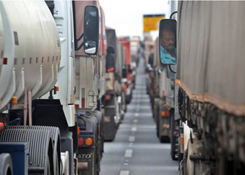 Sentimento de “traição” com aumento do diesel impulsiona greve dos caminhoneiros